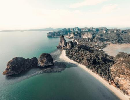 Braune Felsformation in Thailand